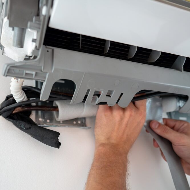 Repairman,Hands,Fix,Leakage,Of,Air,Conditioner.,Worn,Protective,Covering
